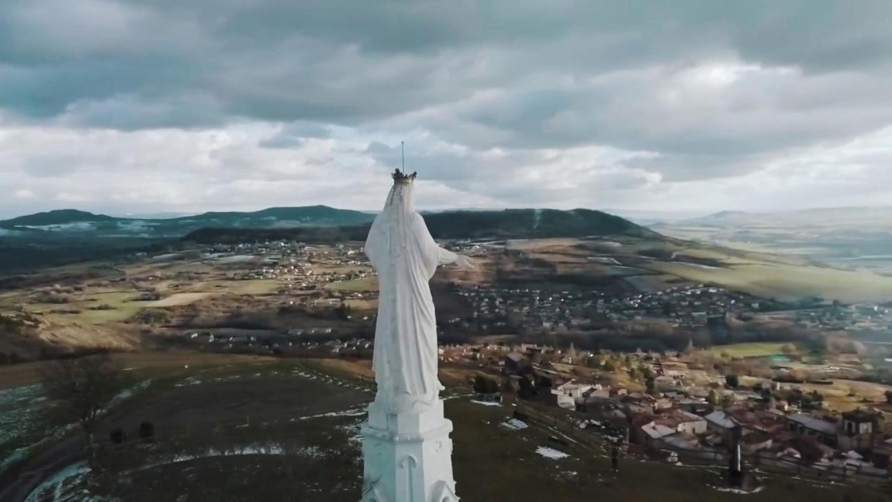 Nid Sous Le Volcan Saint-Sandoux Exteriör bild